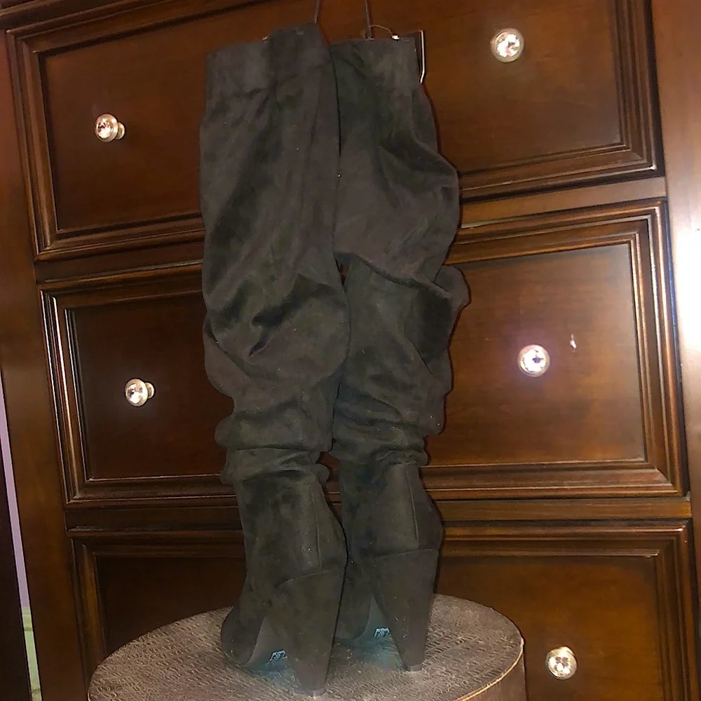 Boots - Picture 2 of 3